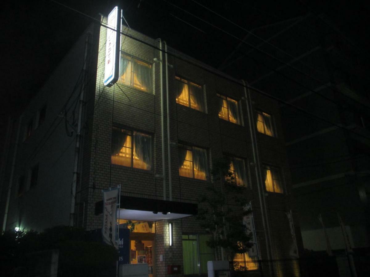 Guesthouse Shiawase Eki ฟูกุโอกะ ภายนอก รูปภาพ